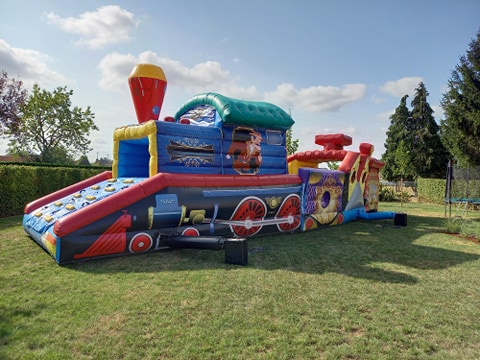 Locomotief springkasteel (3).jpg