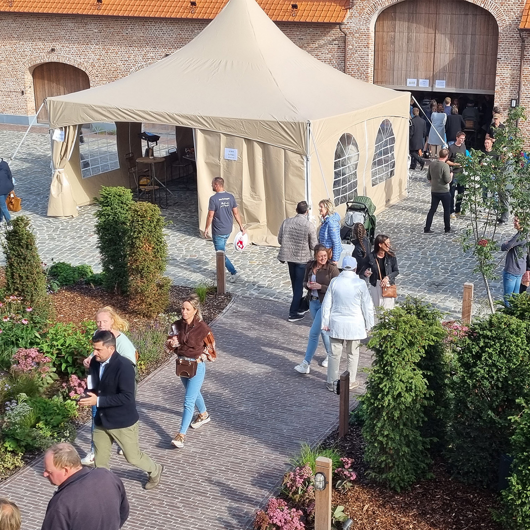 Pagodetent sand 5x5m – koppelbaar tot groter (2).jpg