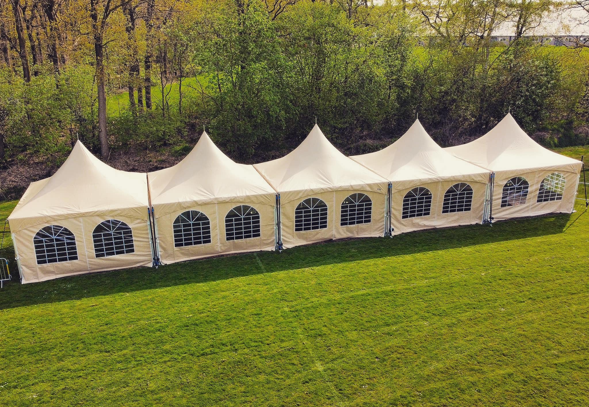 Pagodetent sand 5x5m – koppelbaar tot groter (3).jpg