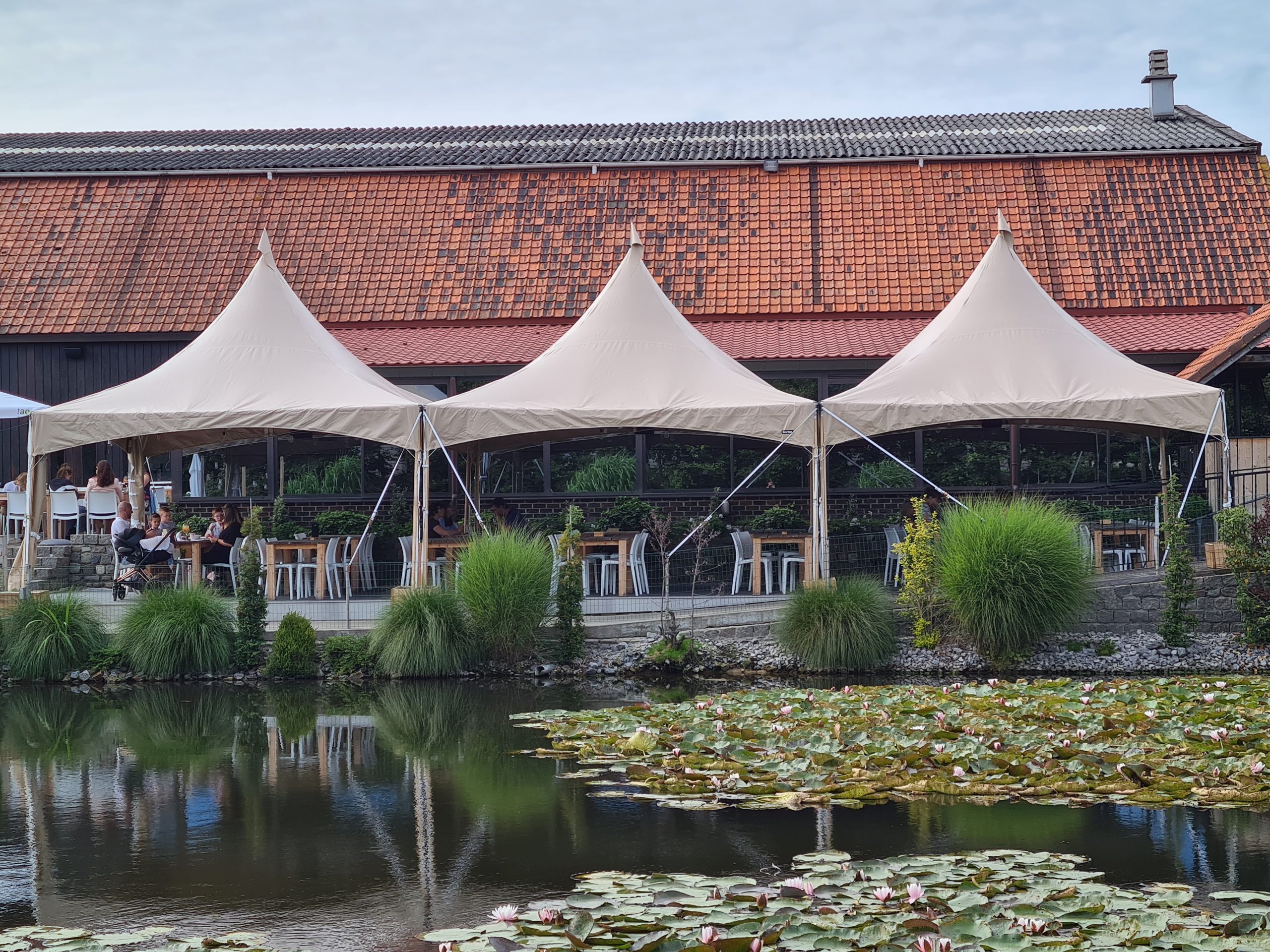 Pagodetent sand 5x5m – koppelbaar tot groter (6).jpg