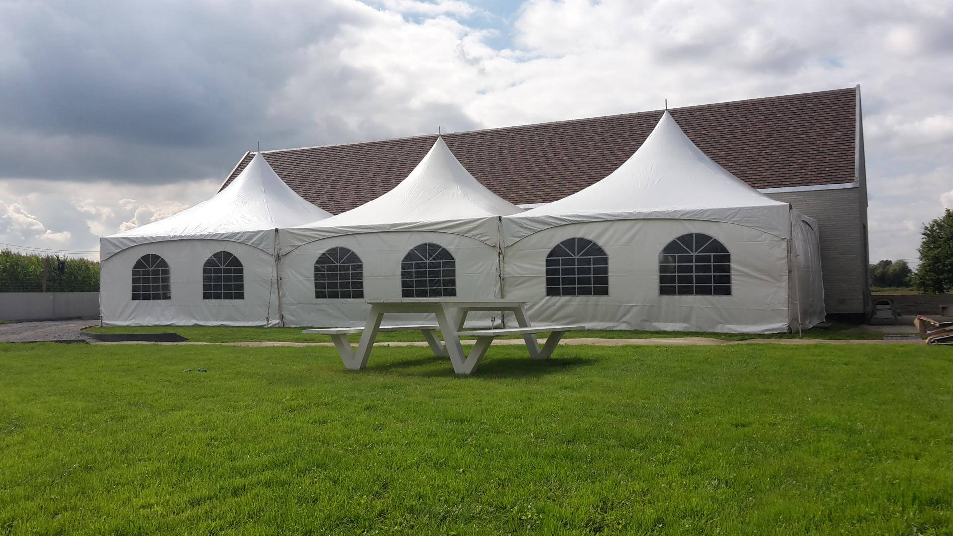 019d6c7d95c57106b63817f1358453c624a35bdb89b9736e2ac7c1a577df2eaff0e35959_Pagoda_Tent_6x6_White_With_Sidewalls_Vivido_02_1920x1920.jpg